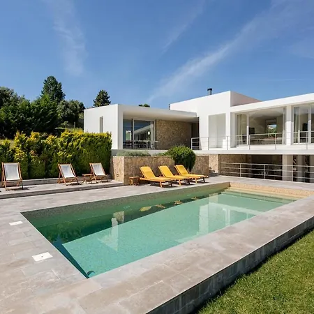 Guestready - Exquisite Villa W/ Pool & Parking Вилла