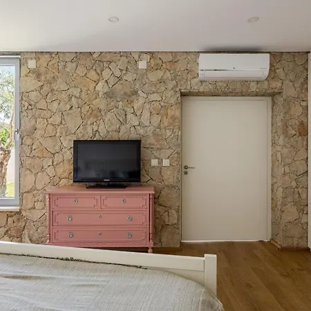 Πανσιόν Guestready - Exquisite W/ Pool & Parking
