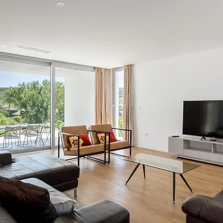 Guestready - Exquisite W/ Pool & Parking 게스트하우스 4*