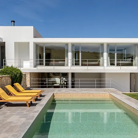 בית הארחה Guestready - Exquisite W/ Pool & Parking 4*