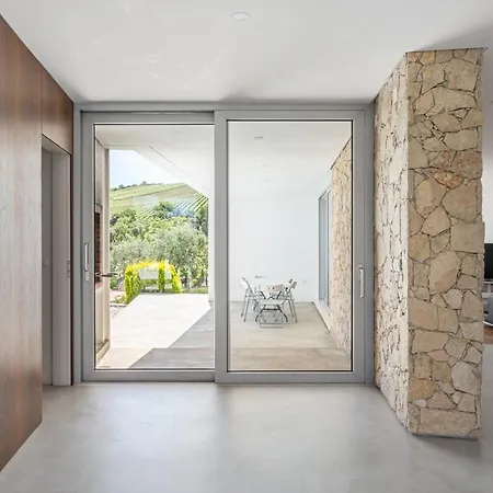 בית הארחה Guestready - Exquisite W/ Pool & Parking אלנקר