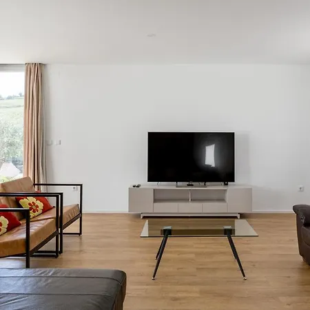 בית הארחה Guestready - Exquisite W/ Pool & Parking אלנקר