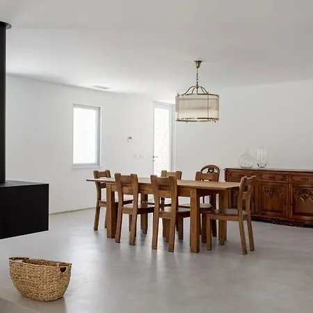 Πανσιόν Guestready - Exquisite W/ Pool & Parking 3*