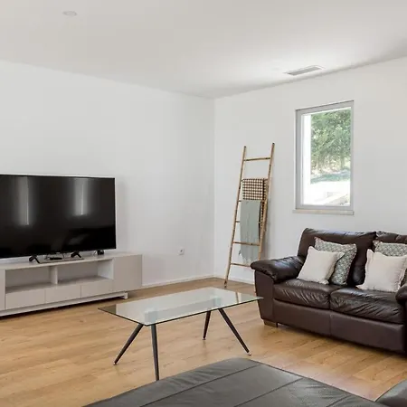 Πανσιόν Guestready - Exquisite W/ Pool & Parking Alenquer