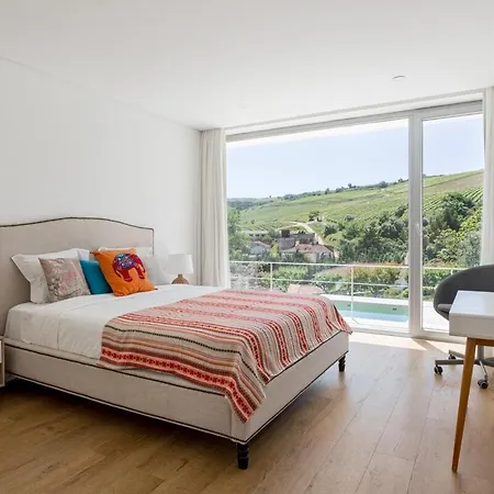 Gasthof Guestready - Exquisite W/ Pool & Parking Alenquer