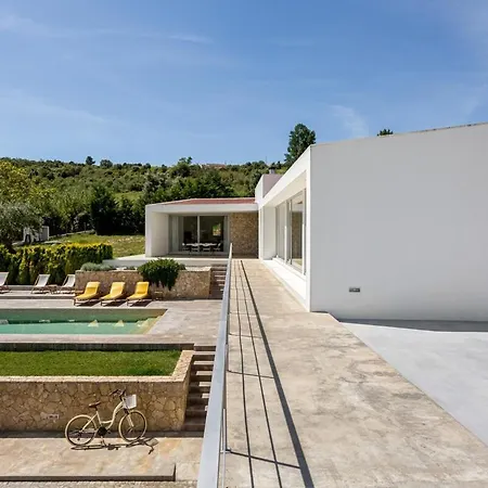 Πανσιόν Guestready - Exquisite W/ Pool & Parking 3*