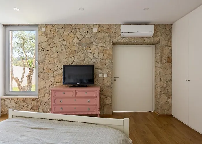 Πανσιόν Guestready - Exquisite W/ Pool & Parking